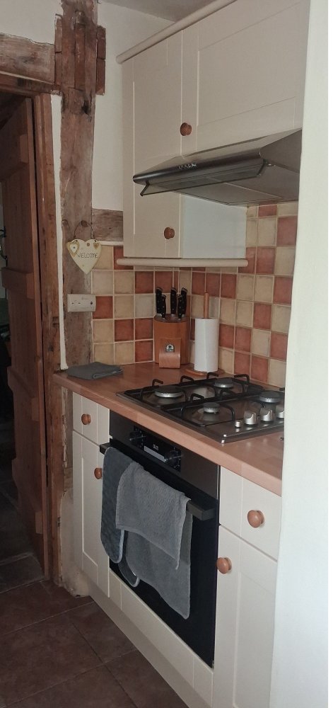 Kitchen2.jpg