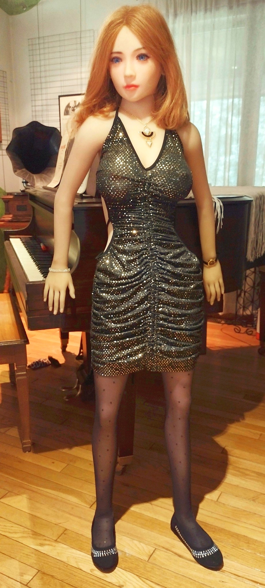 Hanna in a Black Dress 06.jpg